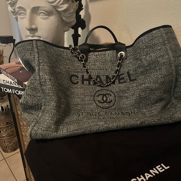 Chanel Deauville X-Large Dark Grey Tweed - Picture 5 of 15